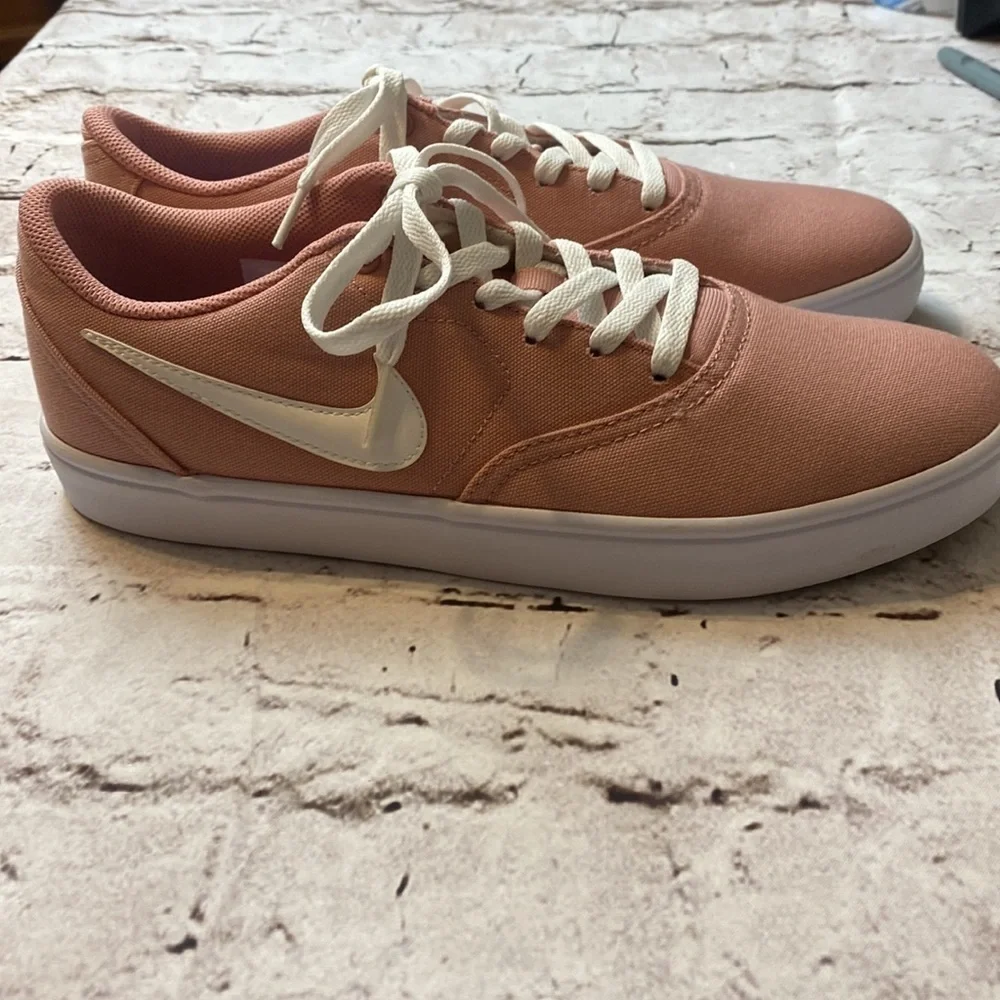 Nike Women’s SB Chron 2 Canvas sneakers Arctic Orange/White Sz 11 US